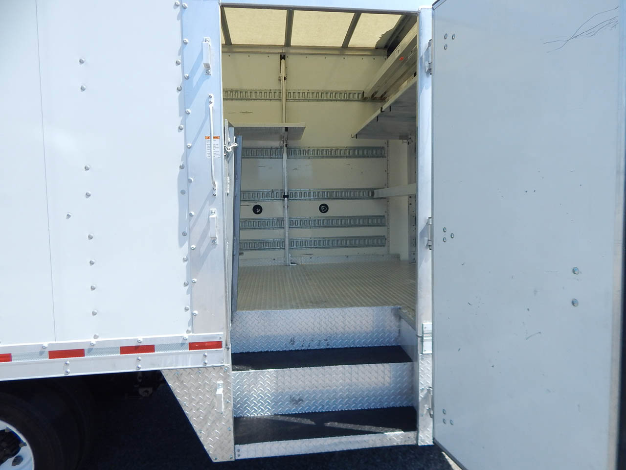 Used 2021 Isuzu NPR image 14