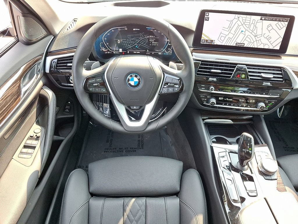 Used 2022 BMW 530e xDrive w/ Premium Package AWD/4WD image 11