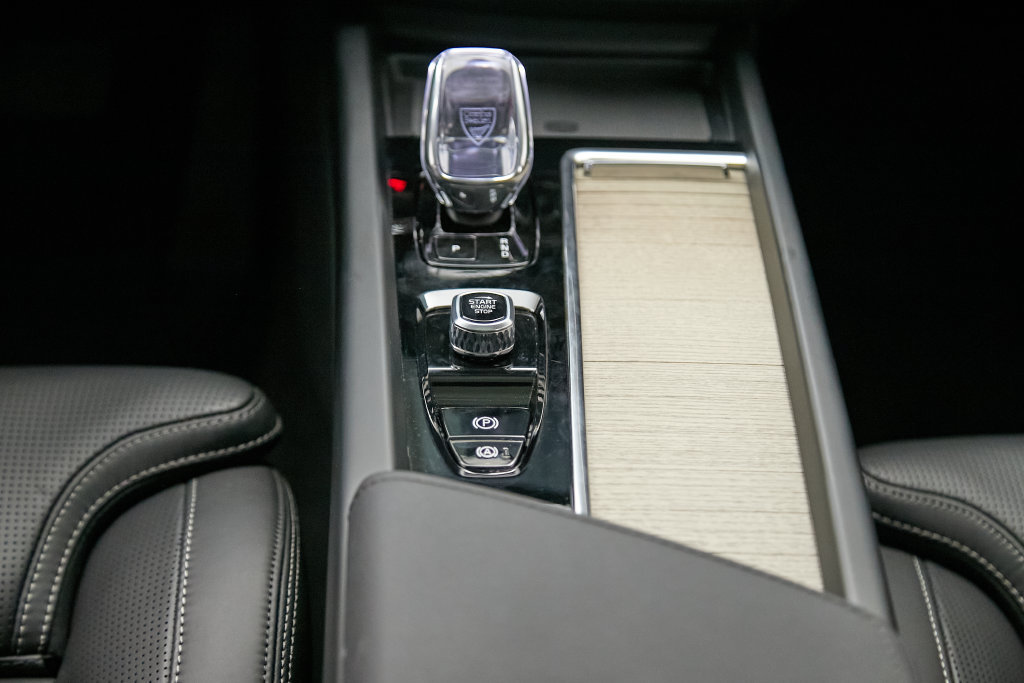 Used 2026 Volvo XC60 B5 Ultra AWD/4WD image 31