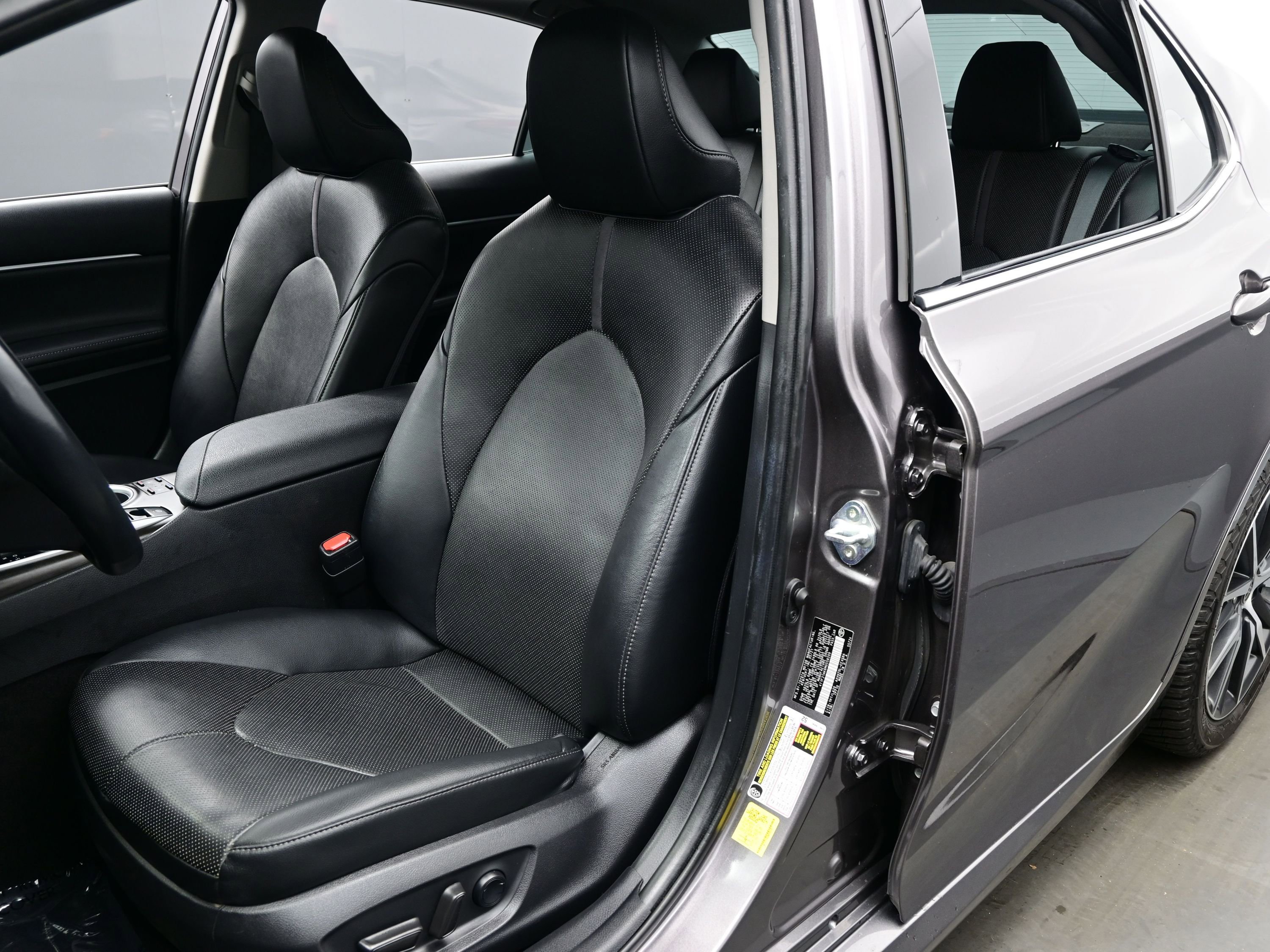 Used 2021 Toyota Camry XLE w/ Navigation Upgrade Package FWD image 12