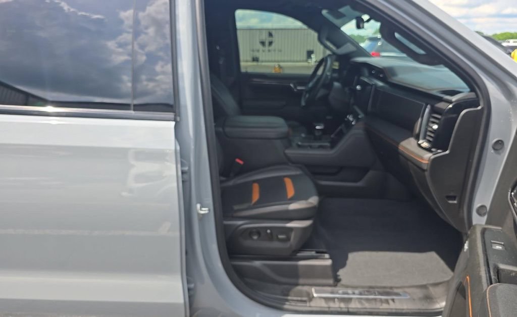 Used 2024 GMC Sierra 1500 AT4 w/ Technology Package AWD/4WD image 21