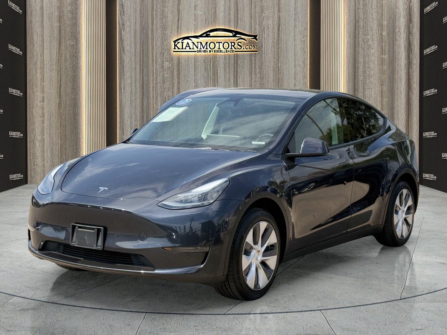 Used 2024 Tesla Model Y Long Range RWD image 3