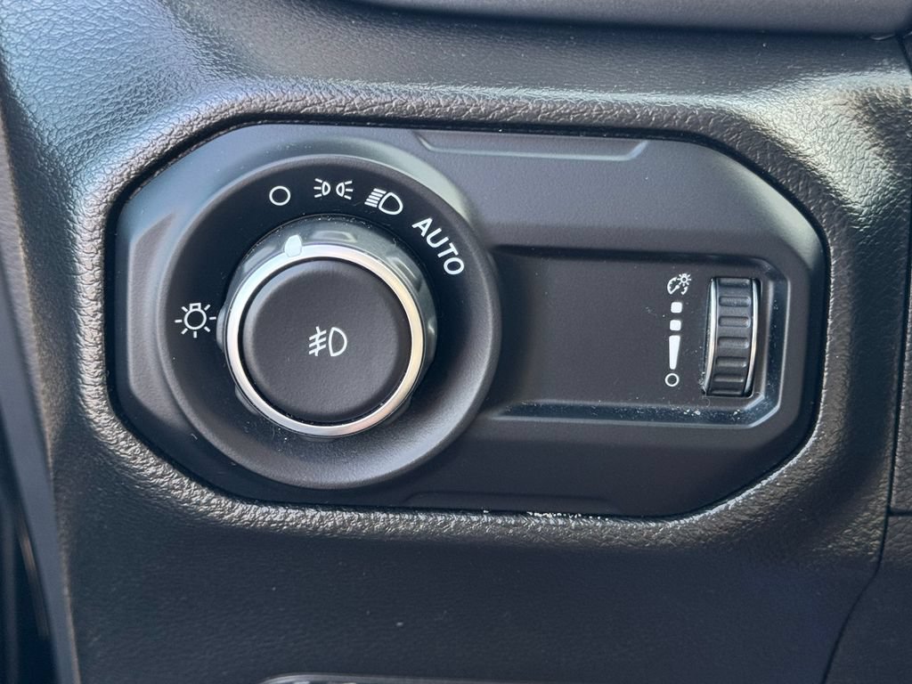 Used 2023 Jeep Wrangler Unlimited Sport AWD/4WD image 29