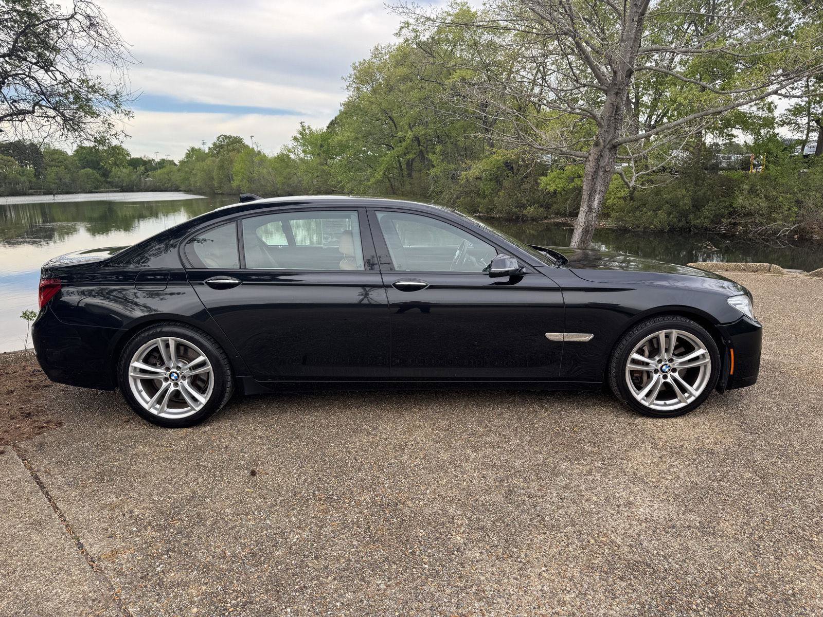 Used 2014 BMW 750Li image 3