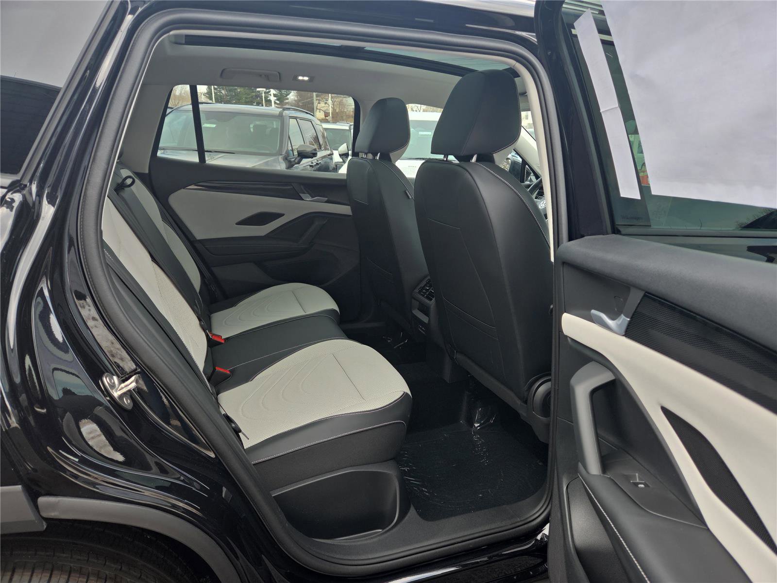 New 2026 Volkswagen Tiguan SE image 31