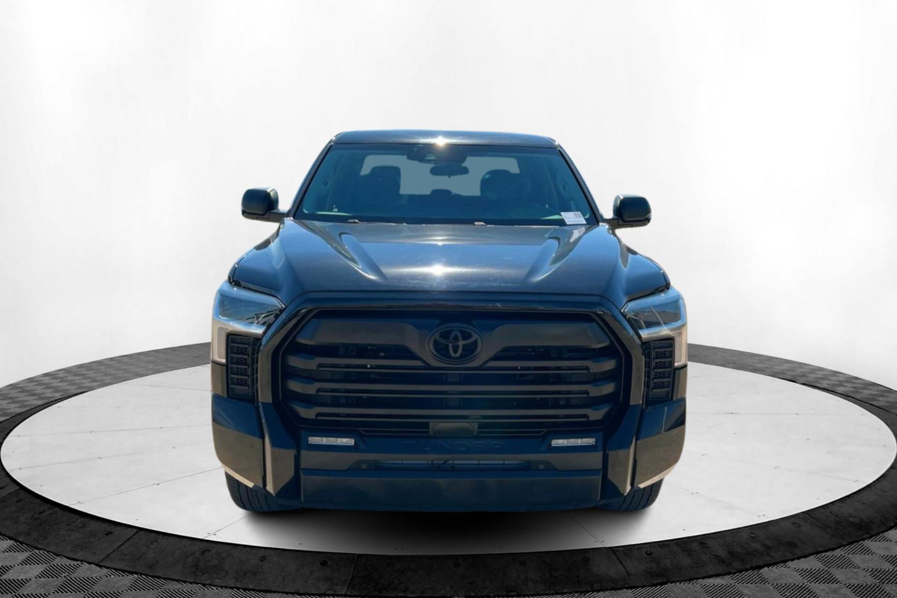Used 2022 Toyota Tundra SR5 w/ SR5 Convenience Package image 9
