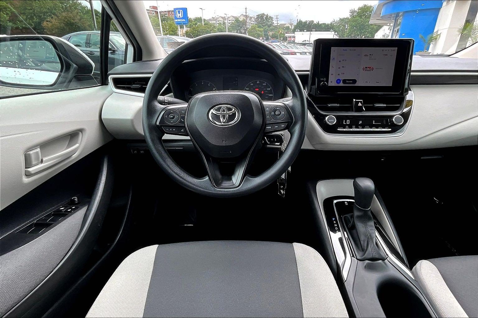 Used 2025 Toyota Corolla LE FWD image 5