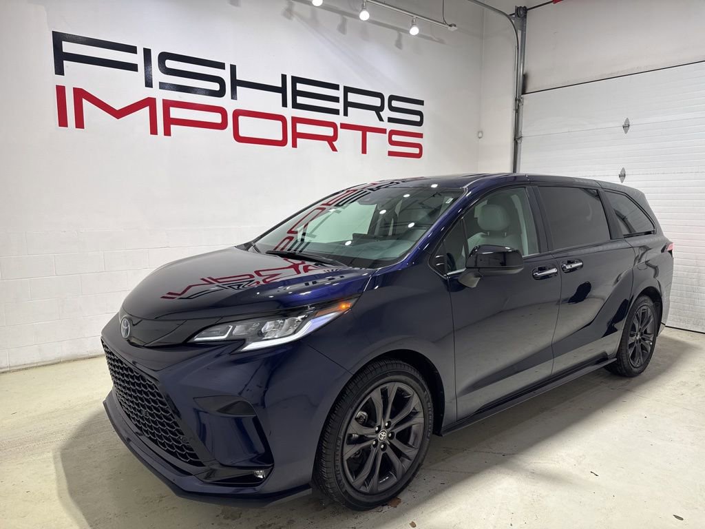 Used 2025 Toyota Sienna XSE image 12
