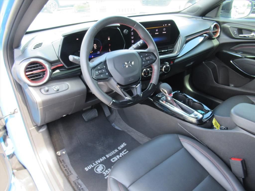 Used 2025 Chevrolet Trax RS image 15