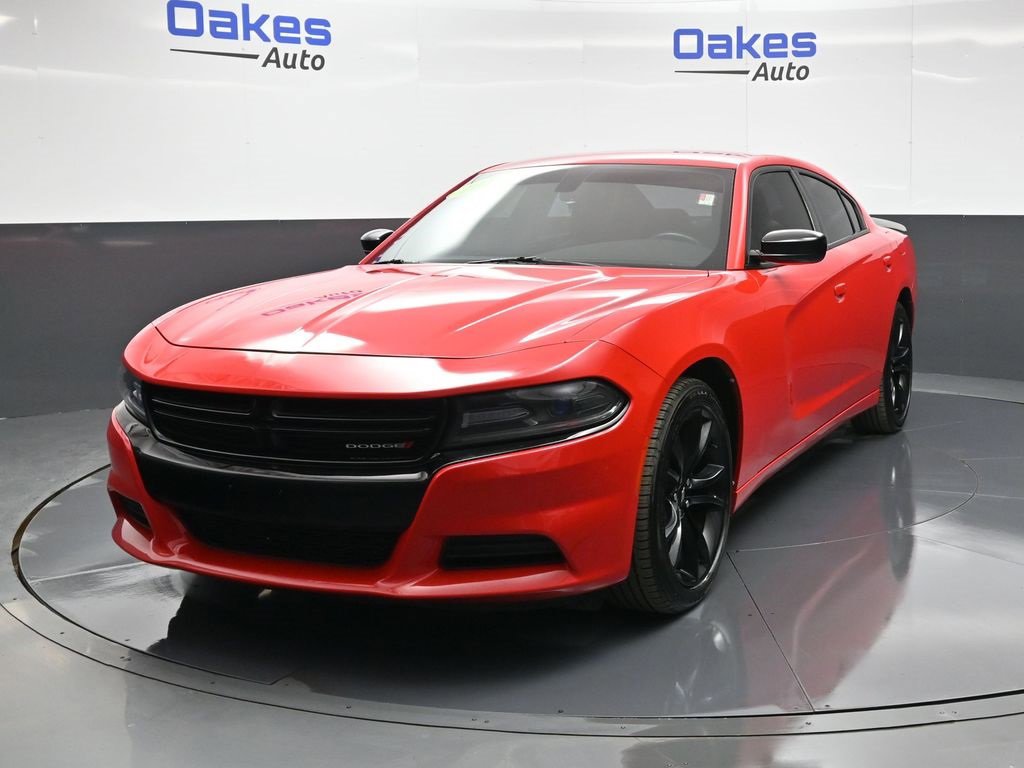 Used 2018 Dodge Charger SXT w/ Blacktop Package image 4