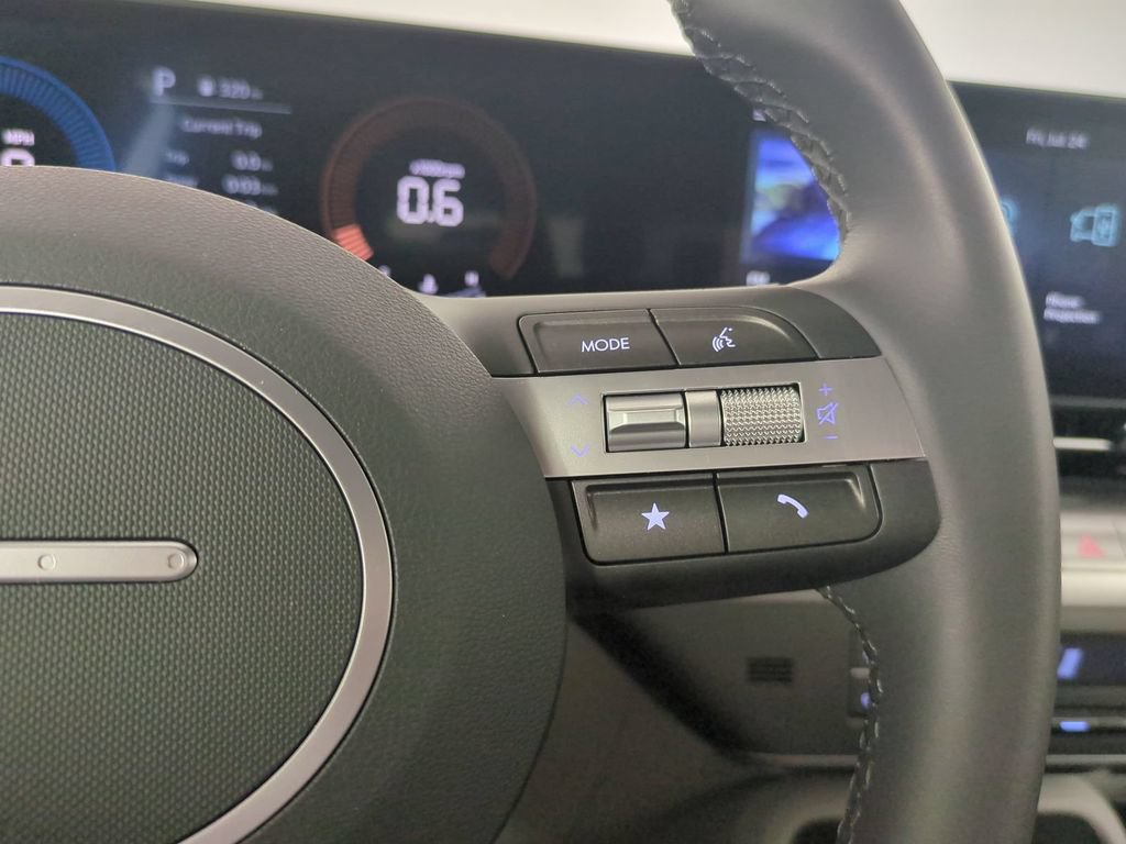 Used 2025 Hyundai Kona SEL FWD image 32