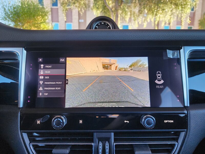 Used 2022 Porsche Macan AWD/4WD image 46