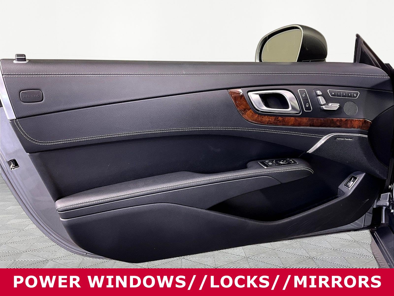 Used 2013 Mercedes-Benz SL 550 image 16