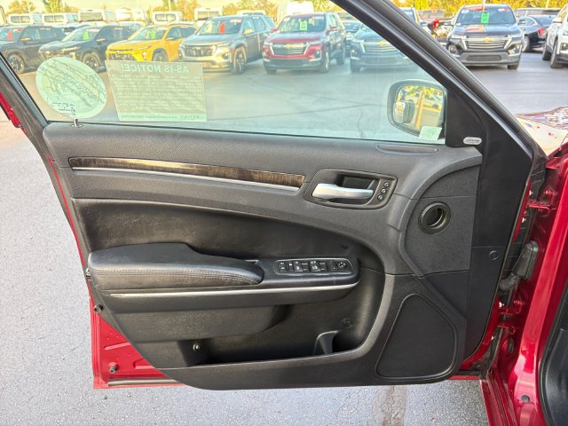 Used 2013 Chrysler 300 C RWD image 17
