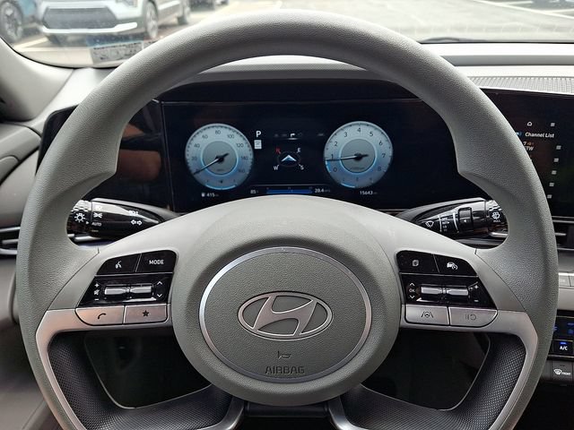 Used 2024 Hyundai Elantra SEL FWD image 19