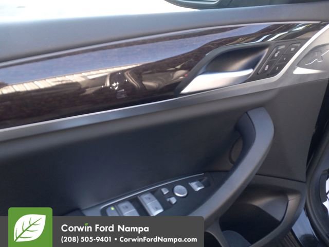 Used 2025 BMW X4 xDrive30i image 11