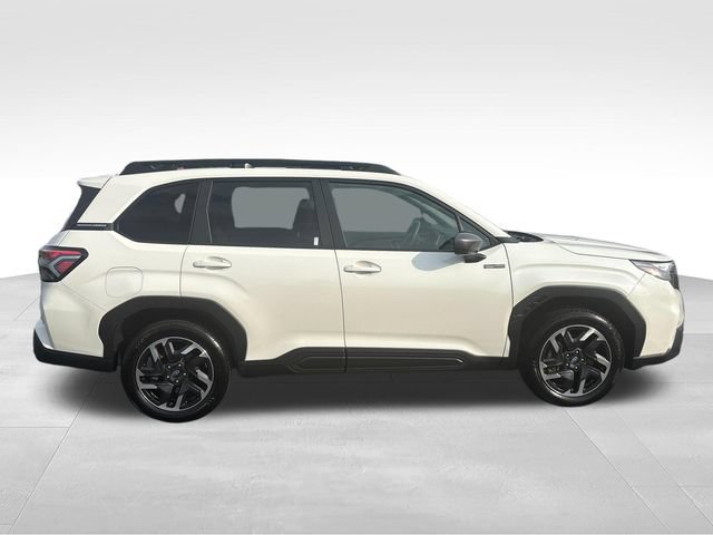 Used 2025 Subaru Forester Premium AWD/4WD image 6