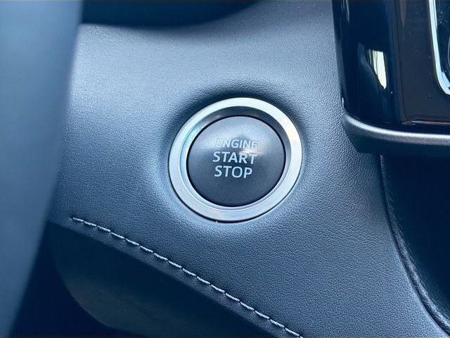 Used 2021 Toyota Highlander XLE FWD image 38