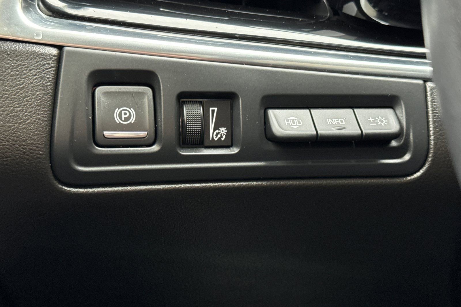 Used 2023 Cadillac XT6 Premium Luxury w/ Technology Package AWD/4WD image 32