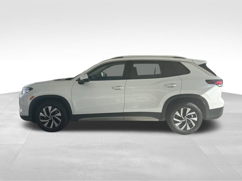 Used 2025 Volkswagen Tiguan S image 2