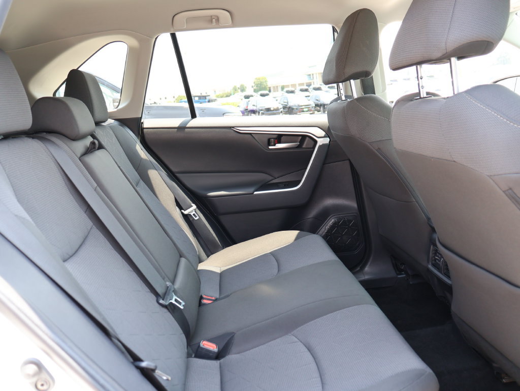 Used 2025 Toyota RAV4 XLE AWD/4WD image 11
