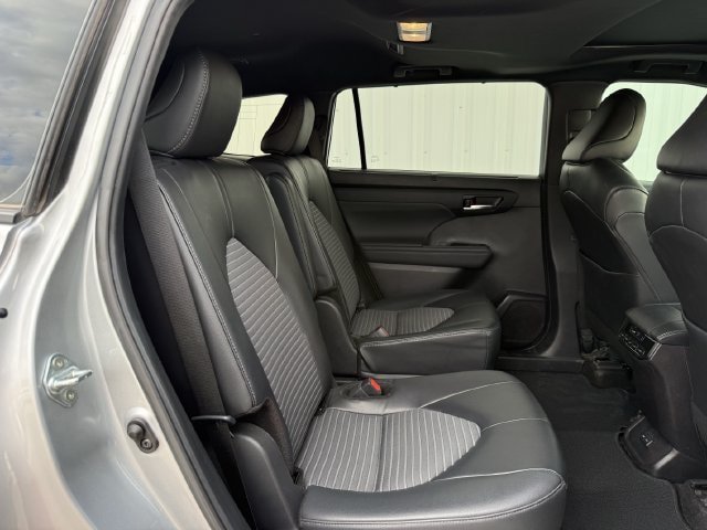 Used 2024 Toyota Highlander XSE FWD image 34