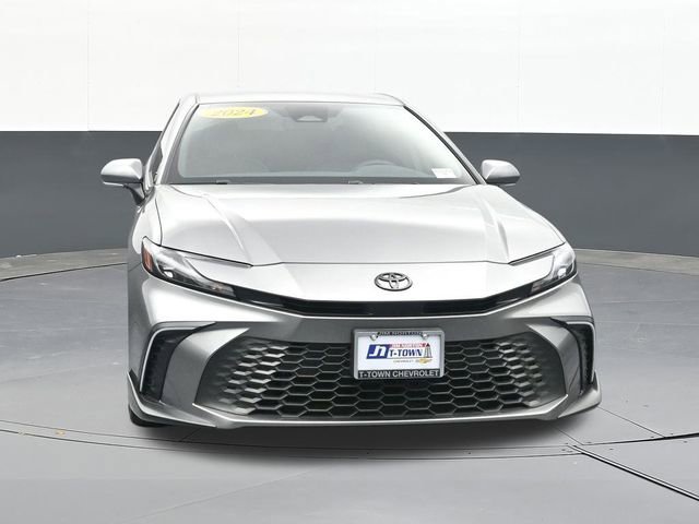 Used 2025 Toyota Camry SE w/ Convenience Package image 24