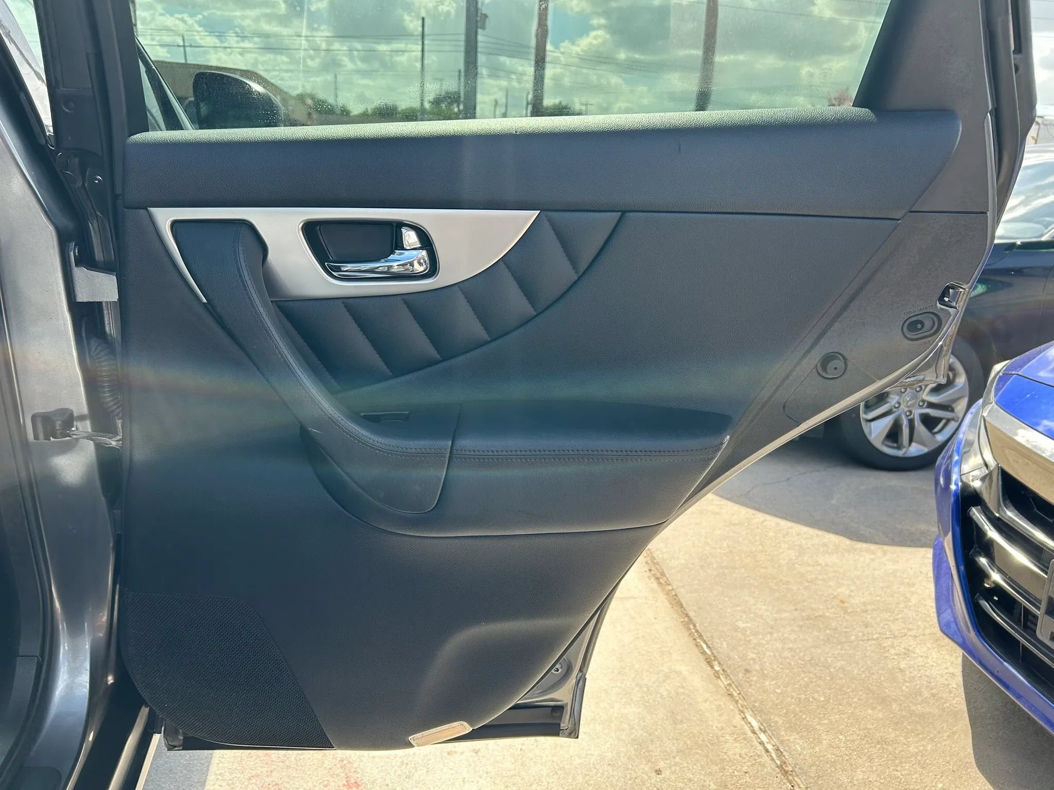 Used 2013 INFINITI FX37 AWD w/ Premium Pkg image 17
