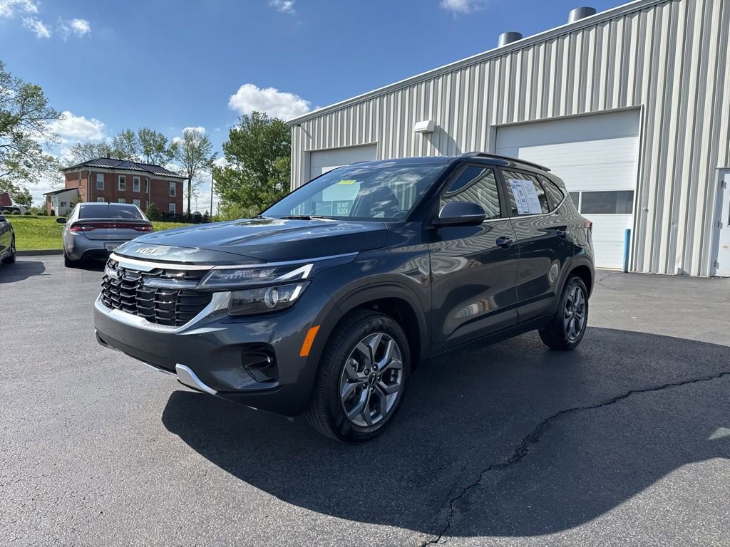 Used 2024 Kia Seltos S AWD/4WD image 3
