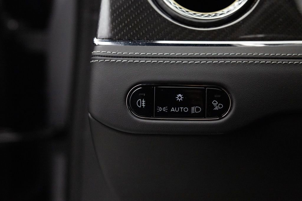 Used 2025 Bentley Flying Spur Plug-In Hybrid image 25