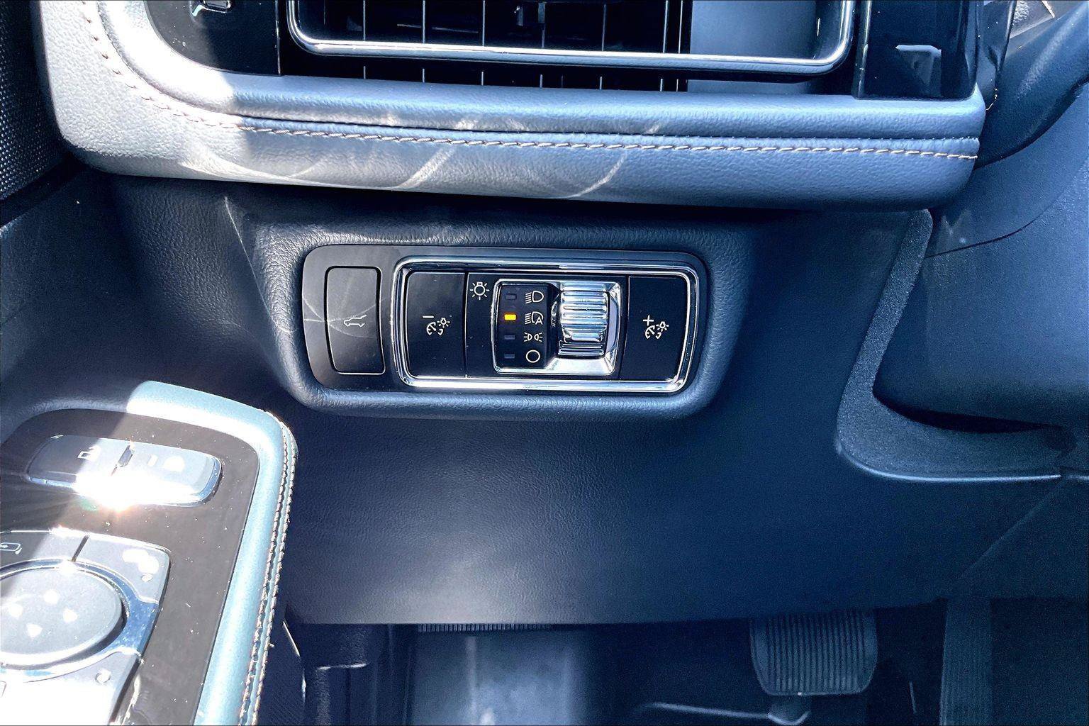 Used 2025 Lincoln Aviator AWD image 39