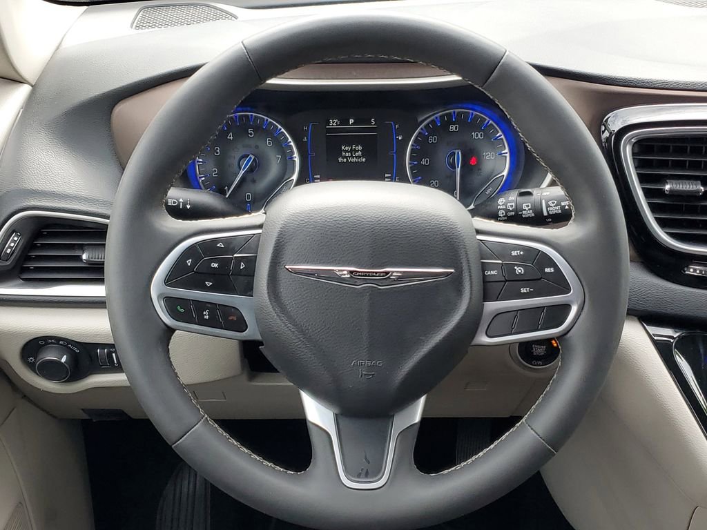 Used 2023 Chrysler Voyager LX image 26