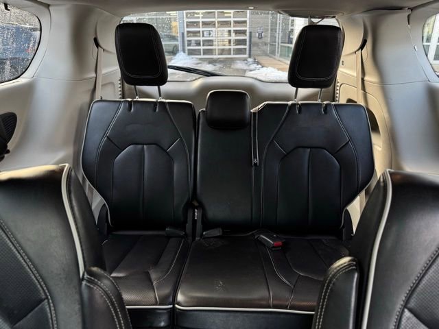 Used 2023 Chrysler Pacifica Limited image 21