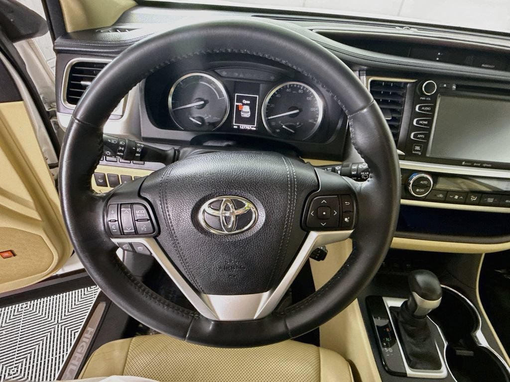 Used 2016 Toyota Highlander Limited AWD/4WD image 22