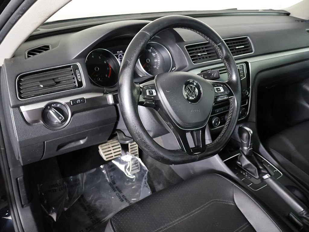 Used 2018 Volkswagen Passat 2.0T R-Line w/ R-Line Lighting Package FWD image 21