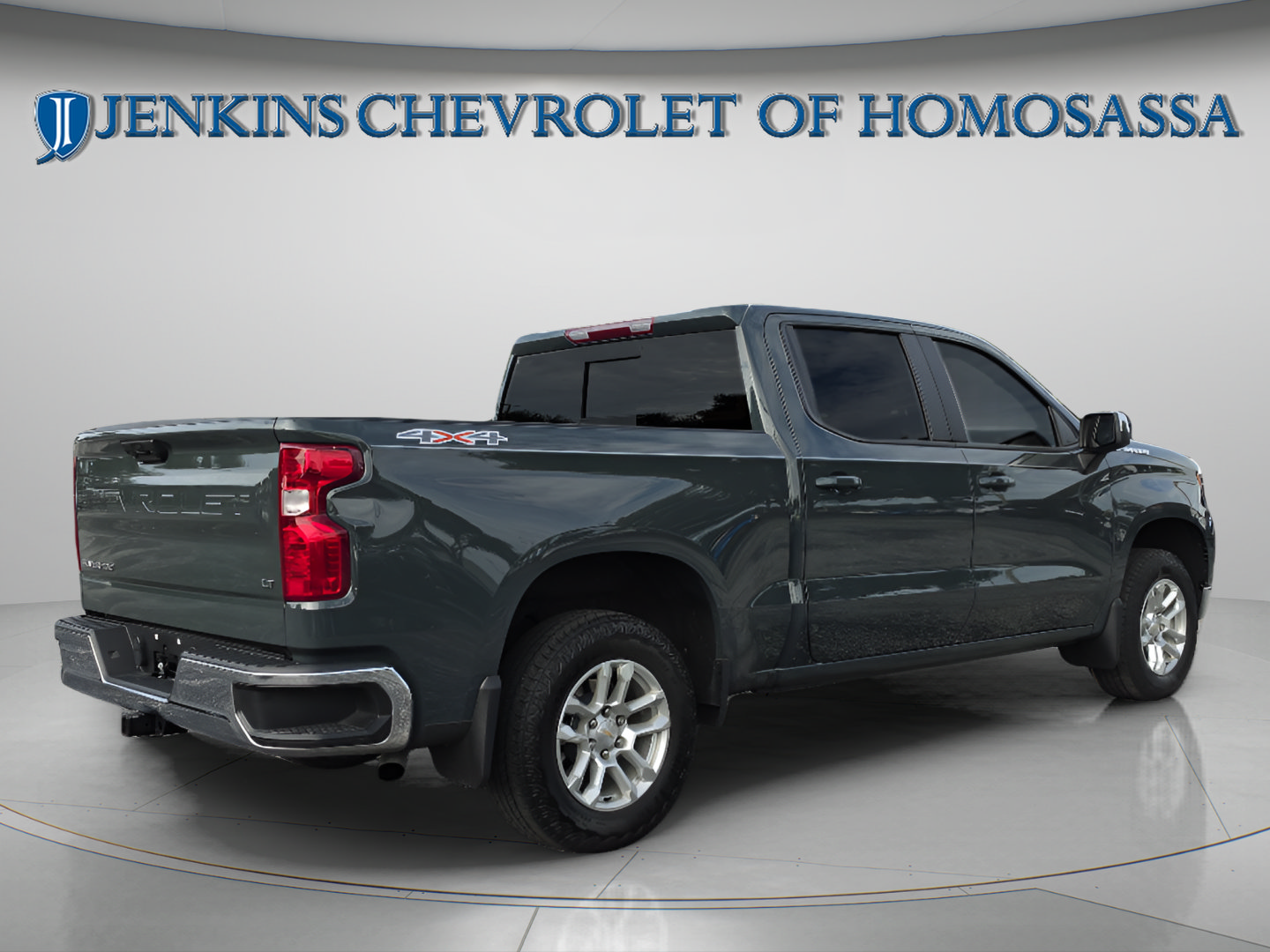 Used 2025 Chevrolet Silverado 1500 LT w/ Convenience Package II AWD/4WD image 4