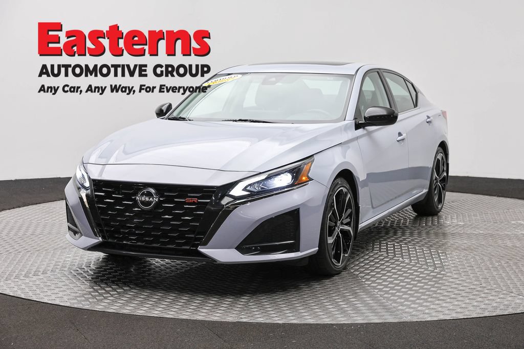 Used 2023 Nissan Altima 2.5 SR w/ SR Premium Package FWD image 1