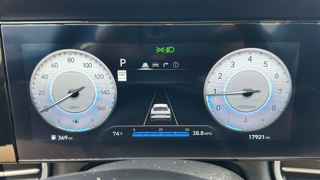 Used 2025 Hyundai Elantra Limited FWD image 2