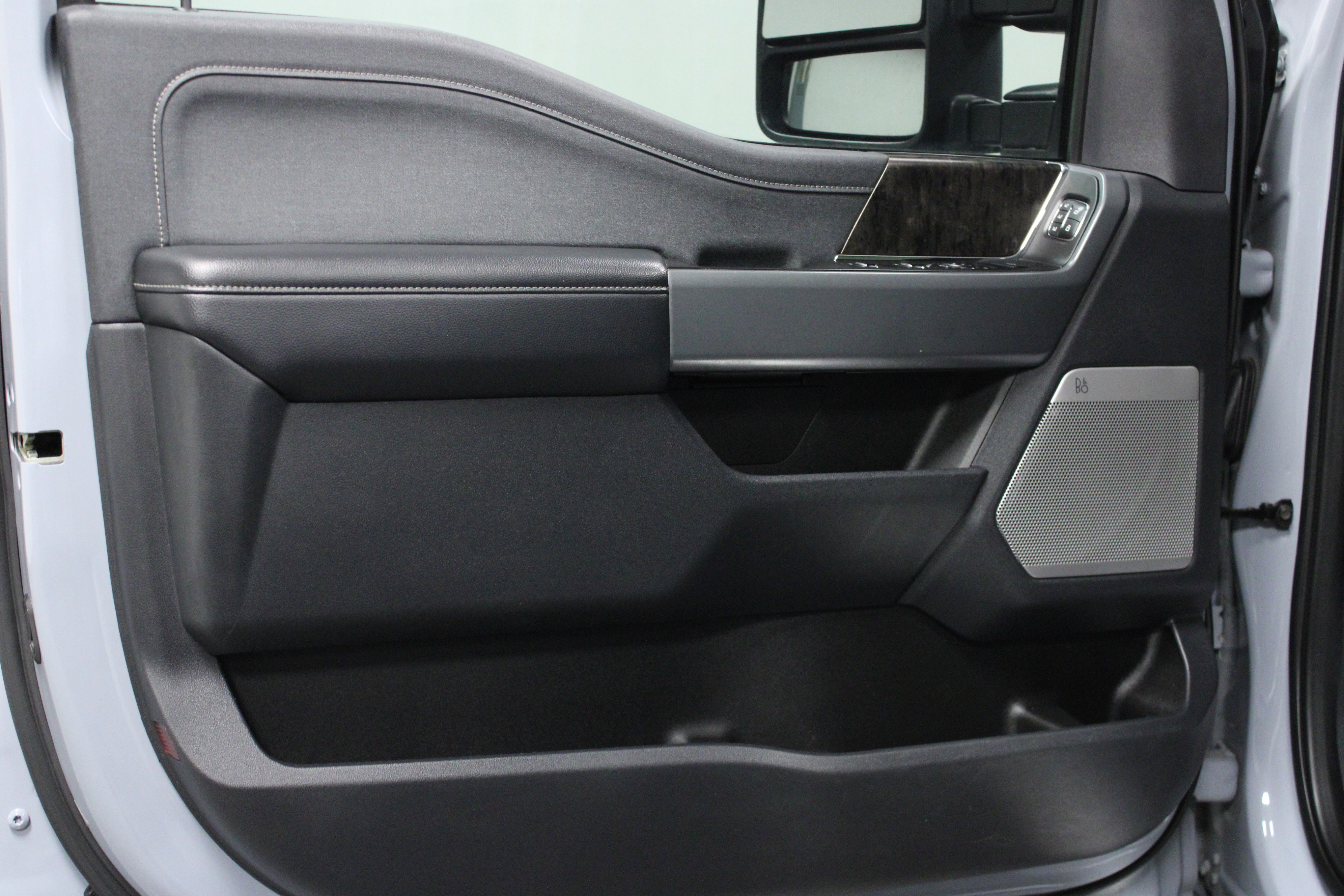 Used 2024 Ford F350 Lariat w/ Chrome Package image 11