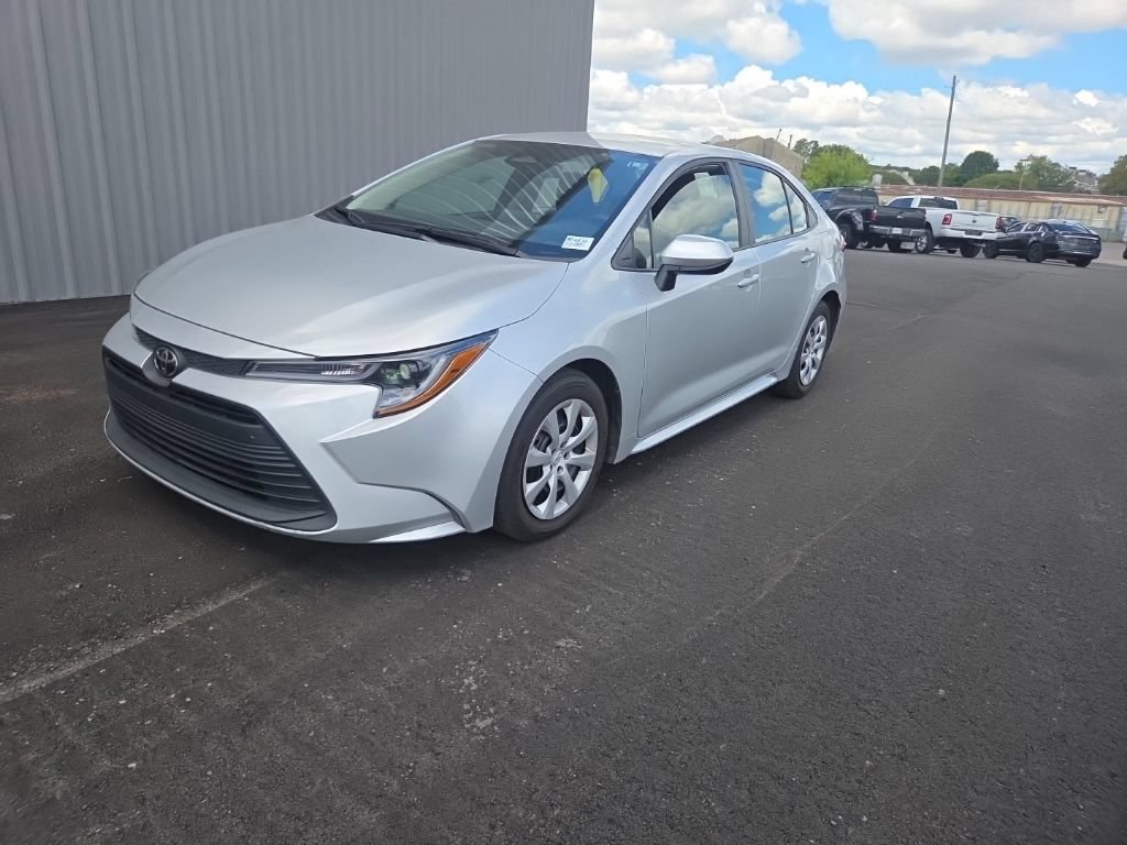 Used 2025 Toyota Corolla LE FWD image 4