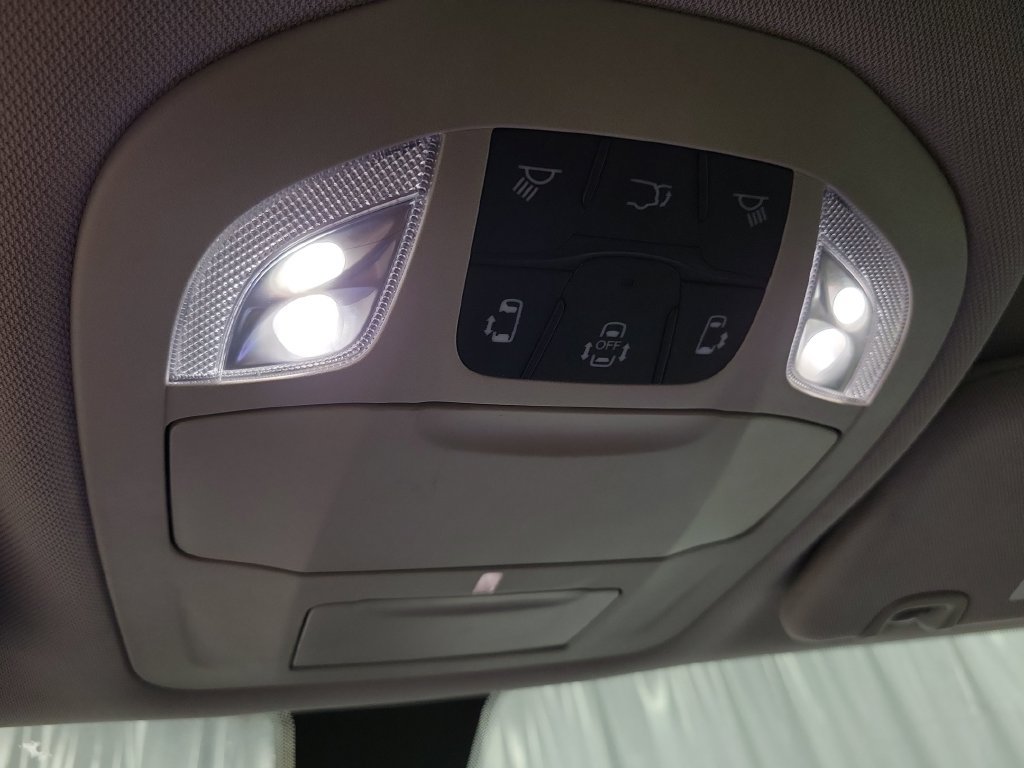 Used 2022 Chrysler Voyager LX FWD image 22