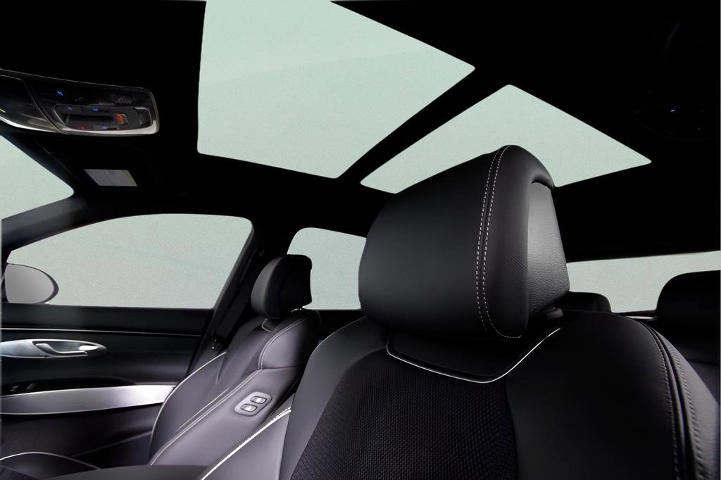 Used 2025 Genesis GV70 3.5T Sport AWD/4WD image 15