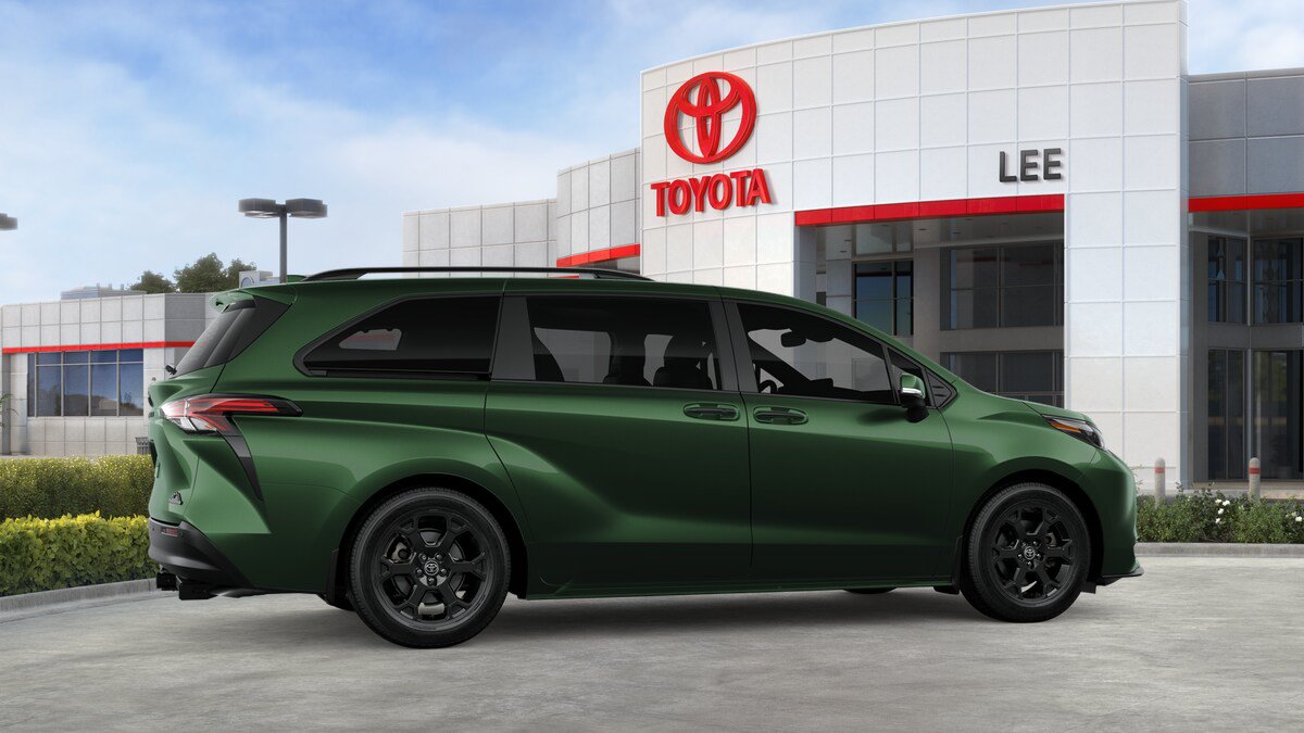 New 2026 Toyota Sienna XLE Woodland Edition AWD/4WD image 11