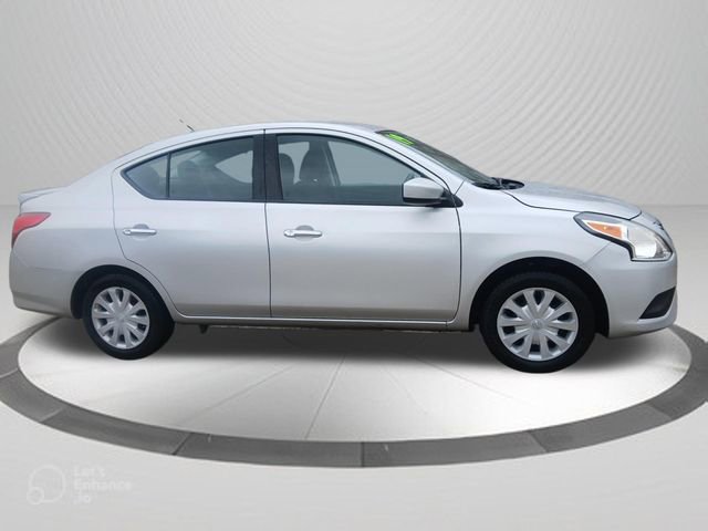 Used 2019 Nissan Versa SV FWD image 3