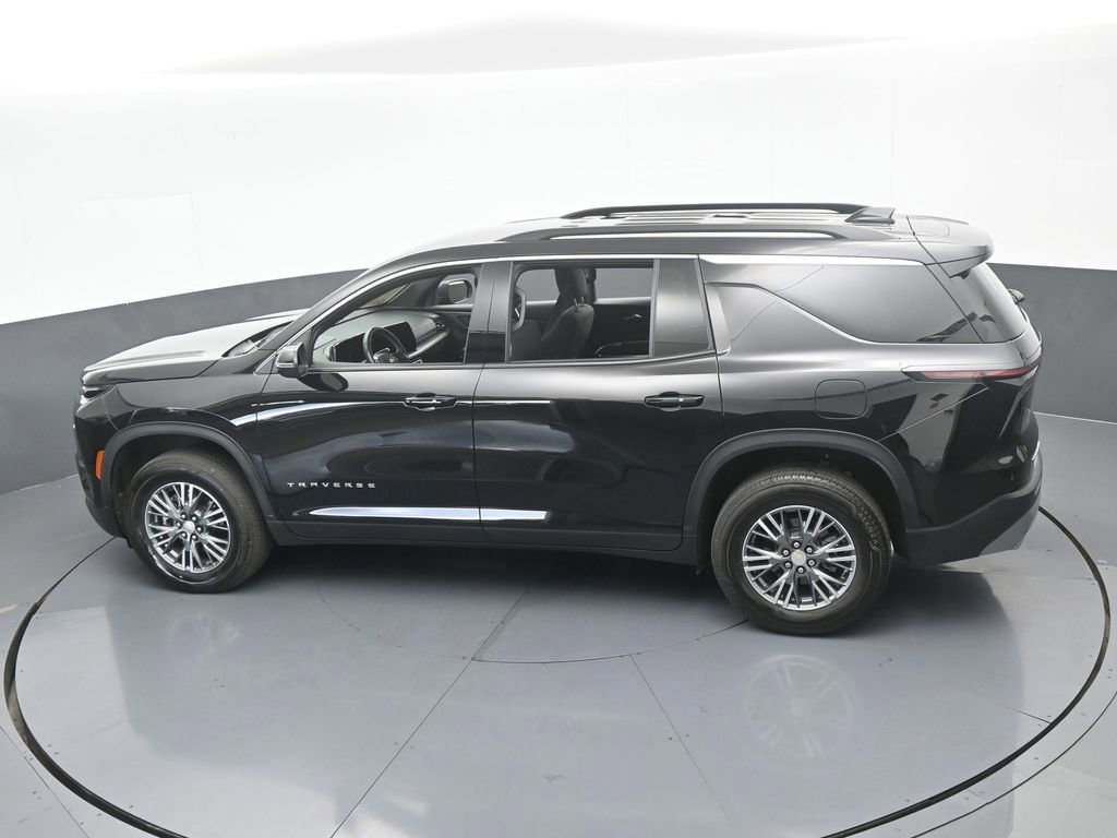 Used 2025 Chevrolet Traverse LT image 49