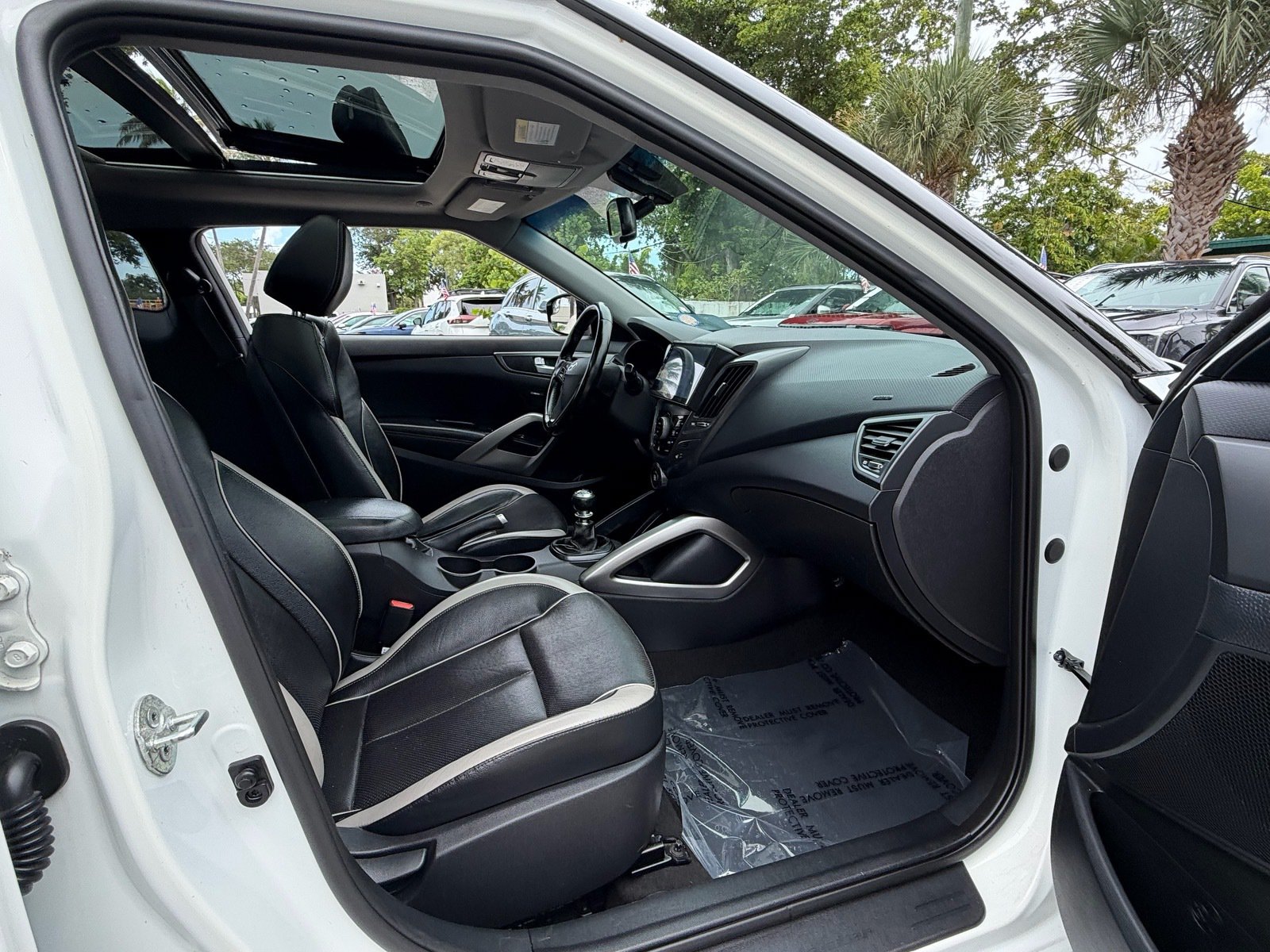 Used 2015 Hyundai Veloster Turbo w/ Option Group 04 FWD image 13