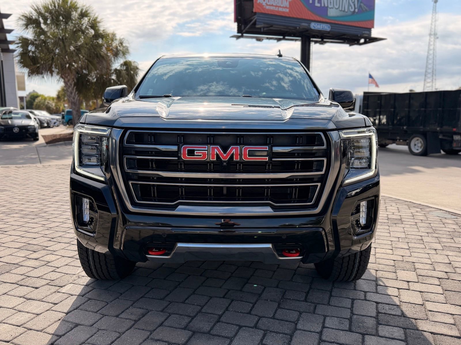Used 2023 GMC Yukon AT4 w/ AT4 Premium Package AWD/4WD image 6