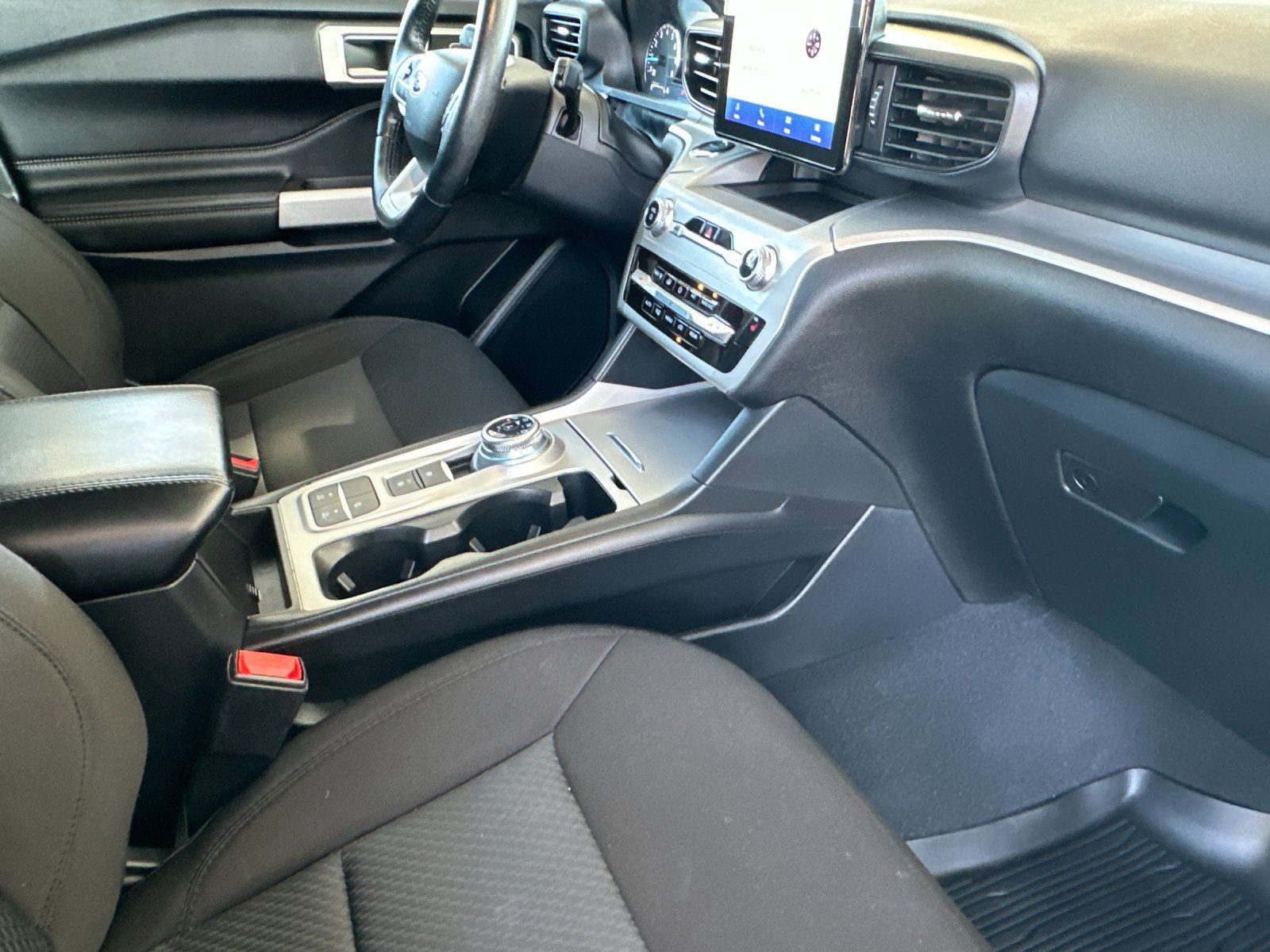 Certified 2022 Ford Explorer XLT w/ Class IV Trailer Tow Package image 18