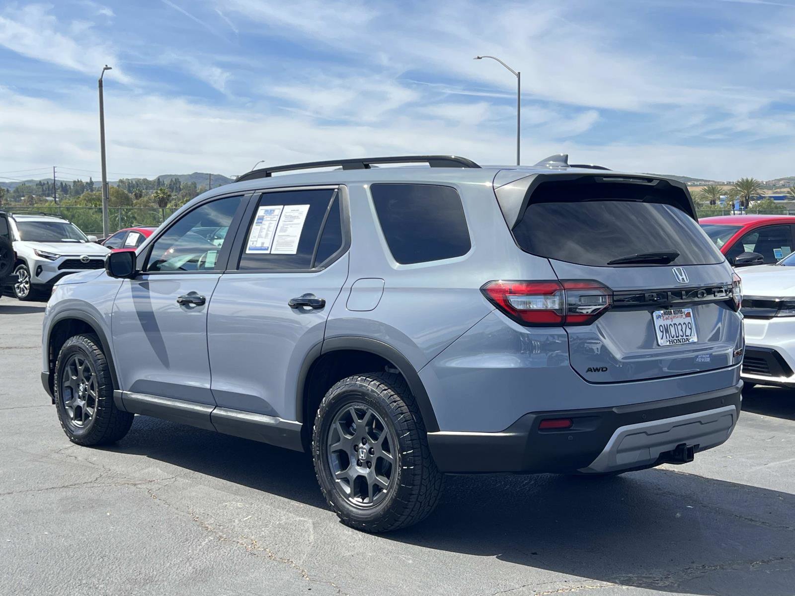 Used 2025 Honda Pilot TrailSport image 3