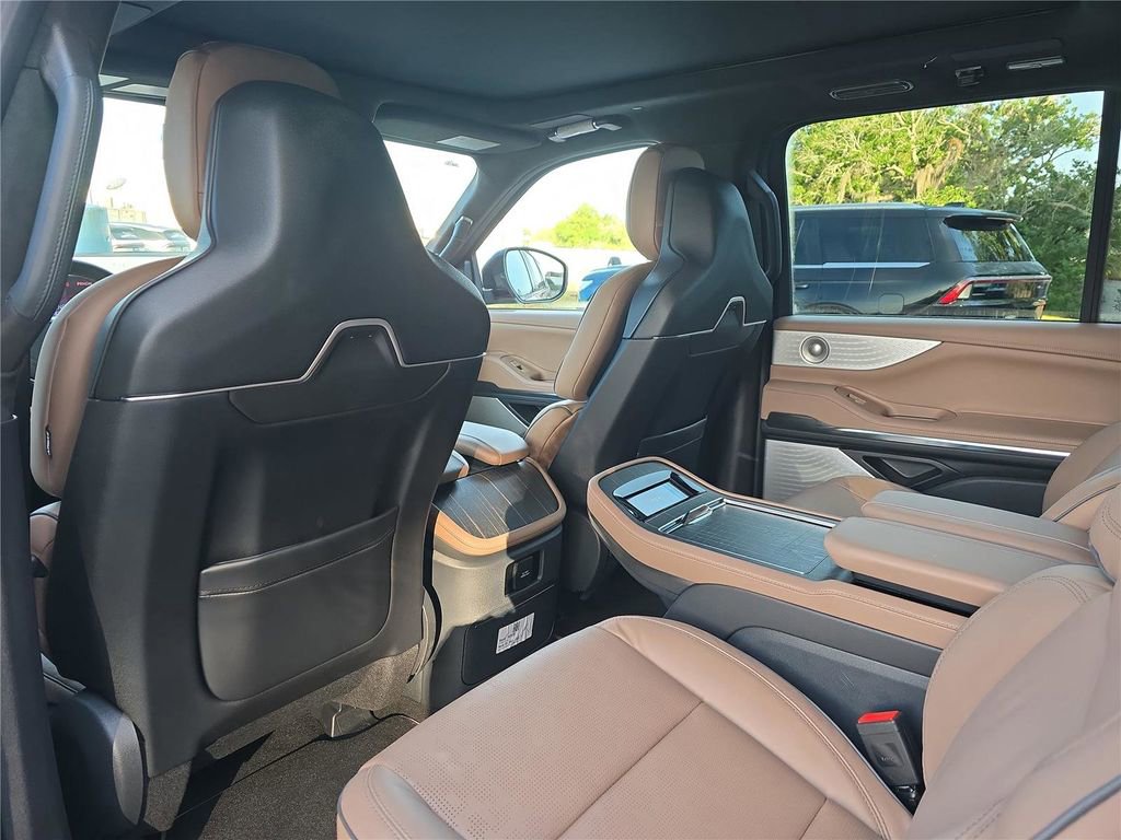 New 2026 Lincoln Navigator Black Label AWD/4WD image 14
